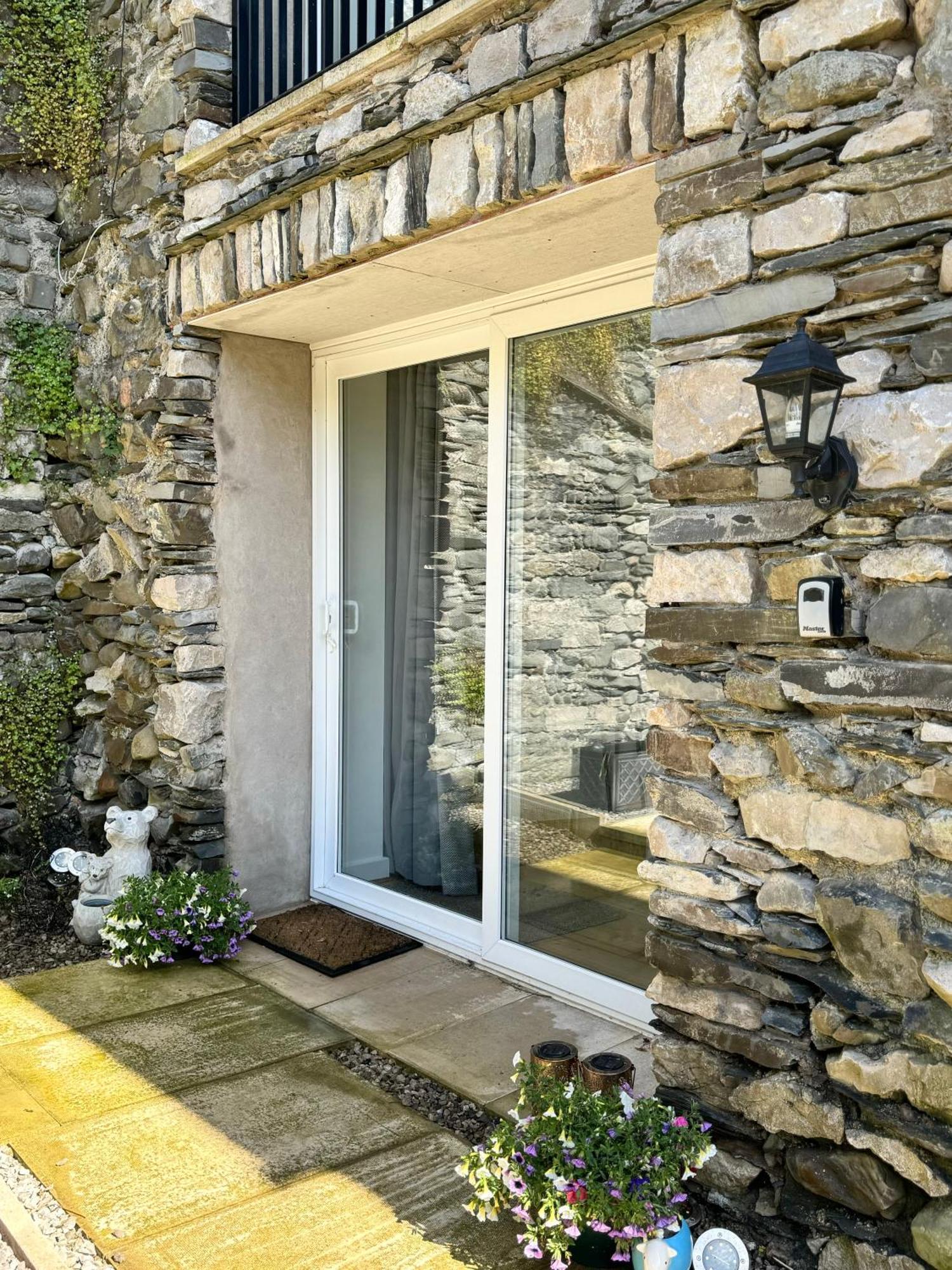 The Barn In The Courtyard, 3 - Bed, Sleeps 5, Pets Welcome Ulverston Exteriör bild